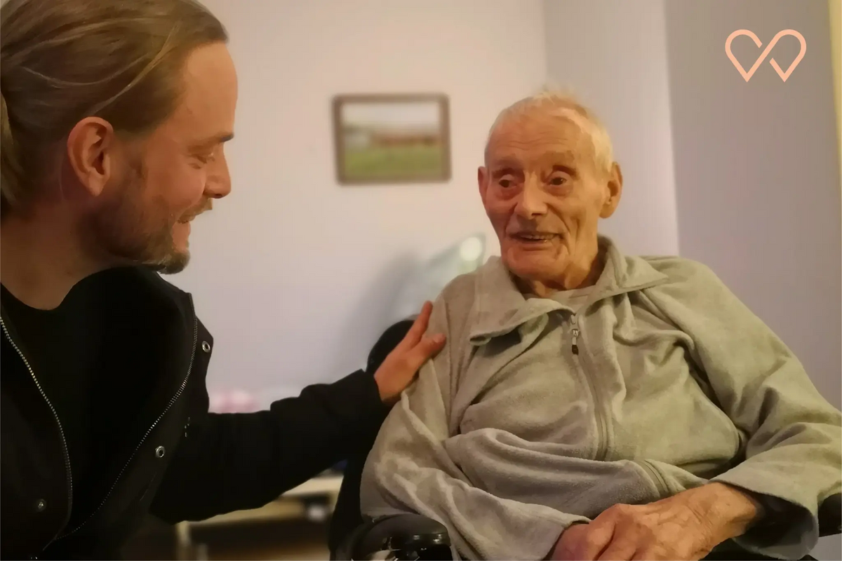 Fredrik Westergaard tillsammans med sin farfar Nils