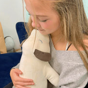 Berty – en mjuk hund med andningsrörelser och värme